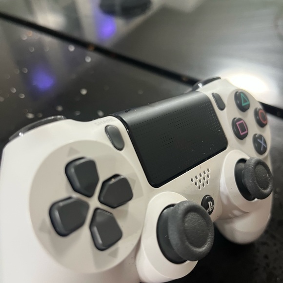 Ps4 white controller - Picture 10 of 11